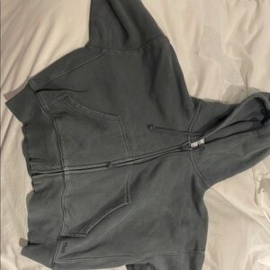 Aritzia crop zip up hoodie size xs sweatshirt